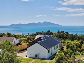 Tranquility on the Hill Outdoor Bath 30 mins to city by train or car, Wellington